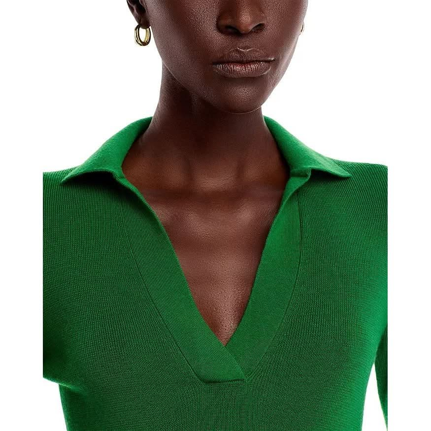 A woman wearing the Vanessa Bruno Dorita Top, a soft cotton sweater in green.