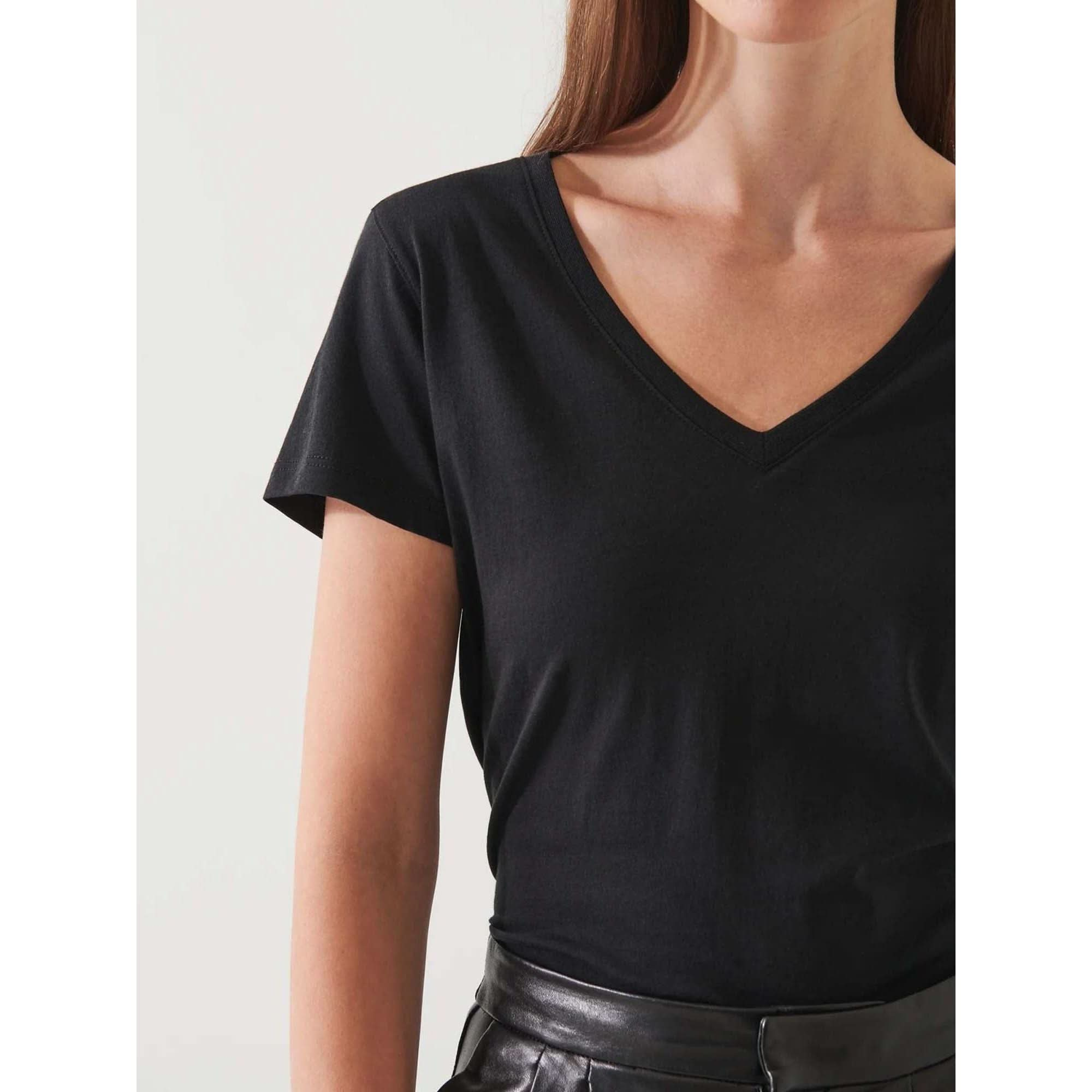 Patrick Assaraf Classic Fit V Neck Black - Primm's